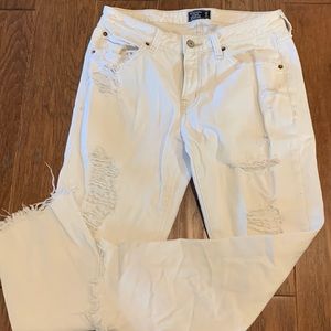 Abercrombie & Fitch Ames Low rise Boyfriend cropped ripped  jeans. Size 2R / 26